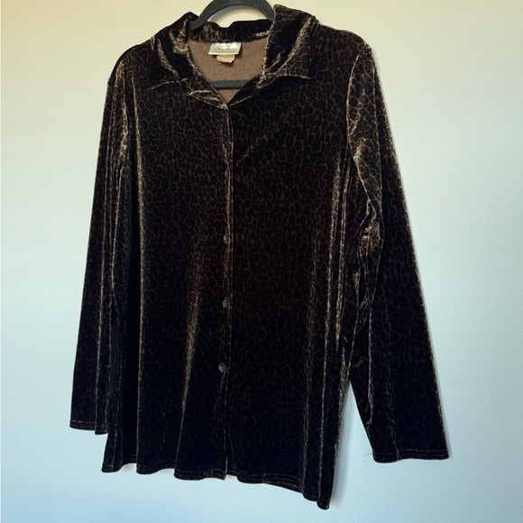 Kathie Lee Collection Leopard Print Velvet Top - Picture 2 of 8
